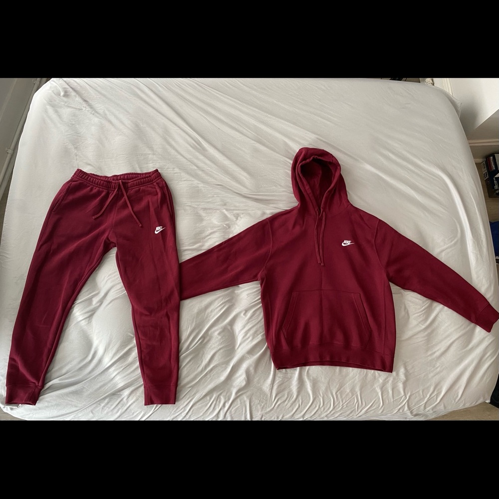NIKE BURGUNDY MEN'S FLEECE SWEATSUIT